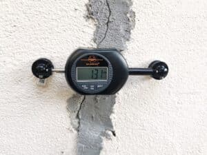 digital crack monitor