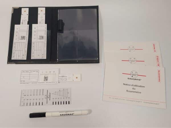 Expert kit with 3 G1 crack monitors and a fissurometer