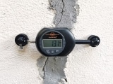 Digital crack monitor in angle