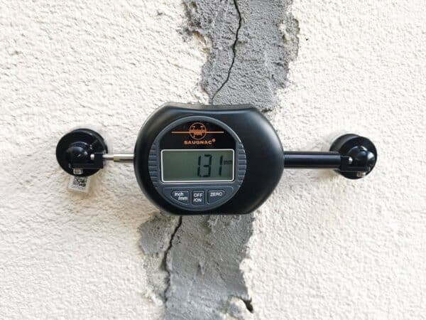 E1 electronic crack monitor for 1-axis tracking