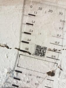 Crack ruler: reading a 1.5 mm crack
