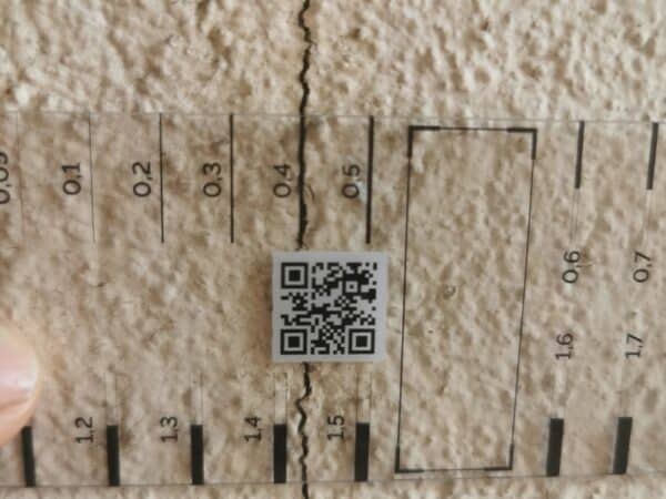 Crack width measurement with saugnac crack ruler