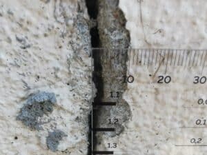 Crack width measurement with fissurometer