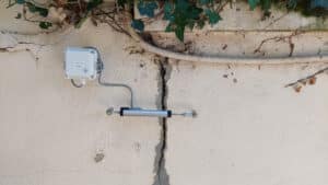 Mounting the R2 connected crack monitor - step 10