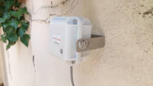 Mounting the R2 connected crack monitor - step 5