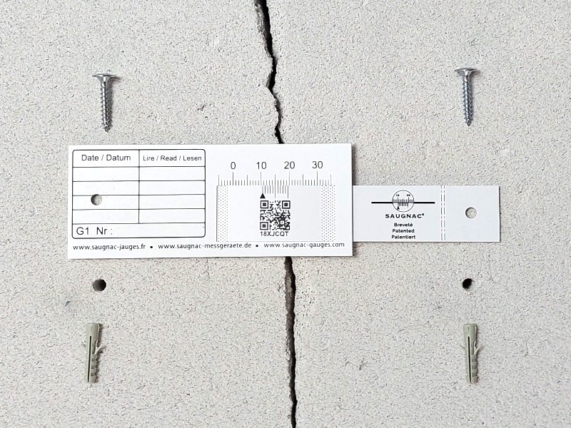 Mechanical fixing of G1 crack gauge