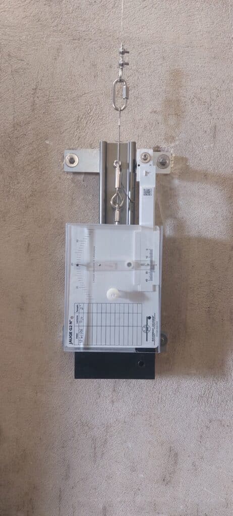 G20 mechanical extensometer installation