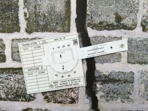 G6 gauge on crack for 2 axes monitoring