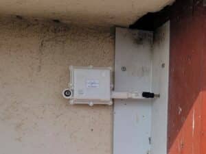 Remote crackmeter at an angle