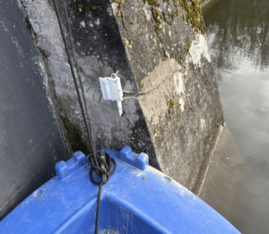 R1 connected crackmeter installed on a dam