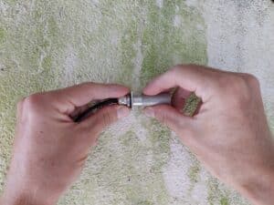 Mounting the R10 - connected hygrometer and thermometer