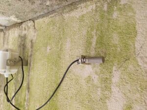 Mounting the R10 - connected hygrometer and thermometer