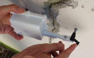 Mounting the remote crackmeter