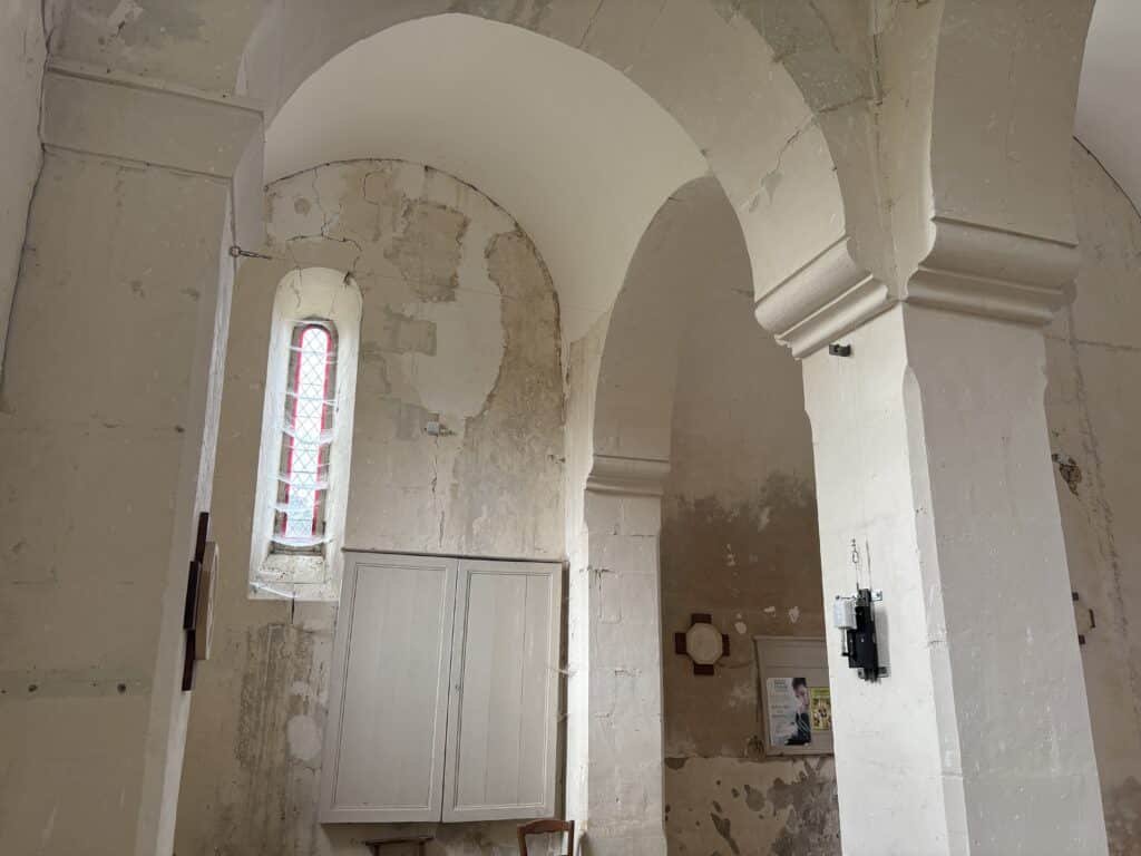 R20 wireless extensometer / convergence meter installed in a church